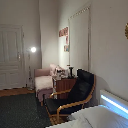 Private In A Shared Apartment, Free Parking