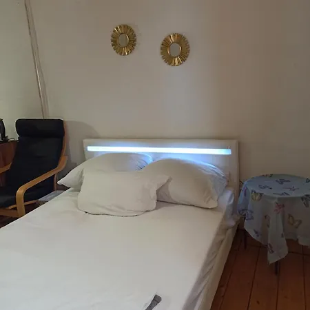 Private In A Shared Apartment, Free Parking Homestay Fulda