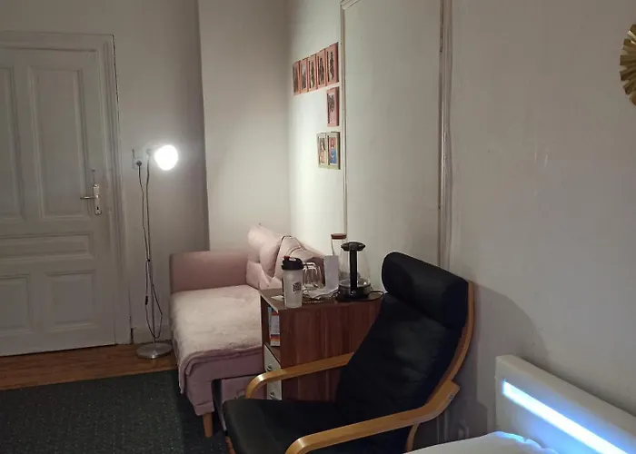 Private In A Shared Apartment, Free Parking